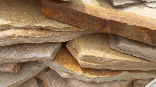 Плитняк златолит жёлтый золотистый для отмостки купить в Одинцово