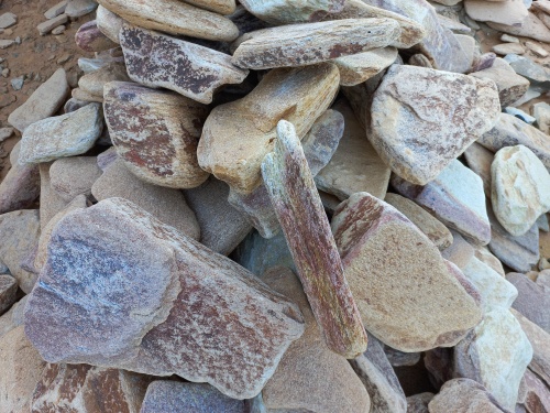 Златолит жёлтый, жёлто-зелёный глыбки и валуны для ланшафтного дизайна купить в Одинцово