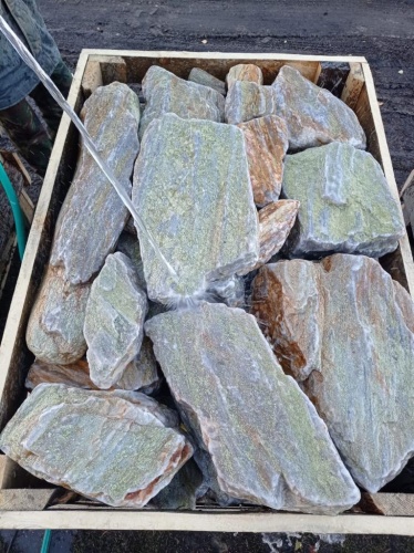 Златолит жёлтый, жёлто-зелёный глыбки и валуны для ланшафтного дизайна купить в Одинцово