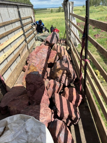 Ландшафтные глыбы красно-фиолетовые 200-1000 килограмм купить в Одинцово