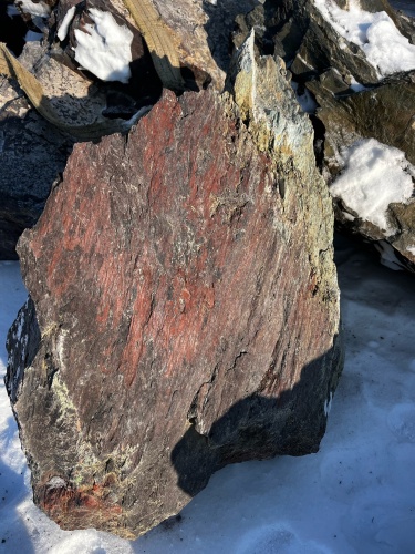 Ландшафтные глыбы красно-фиолетовые 200-1000 килограмм купить в Одинцово