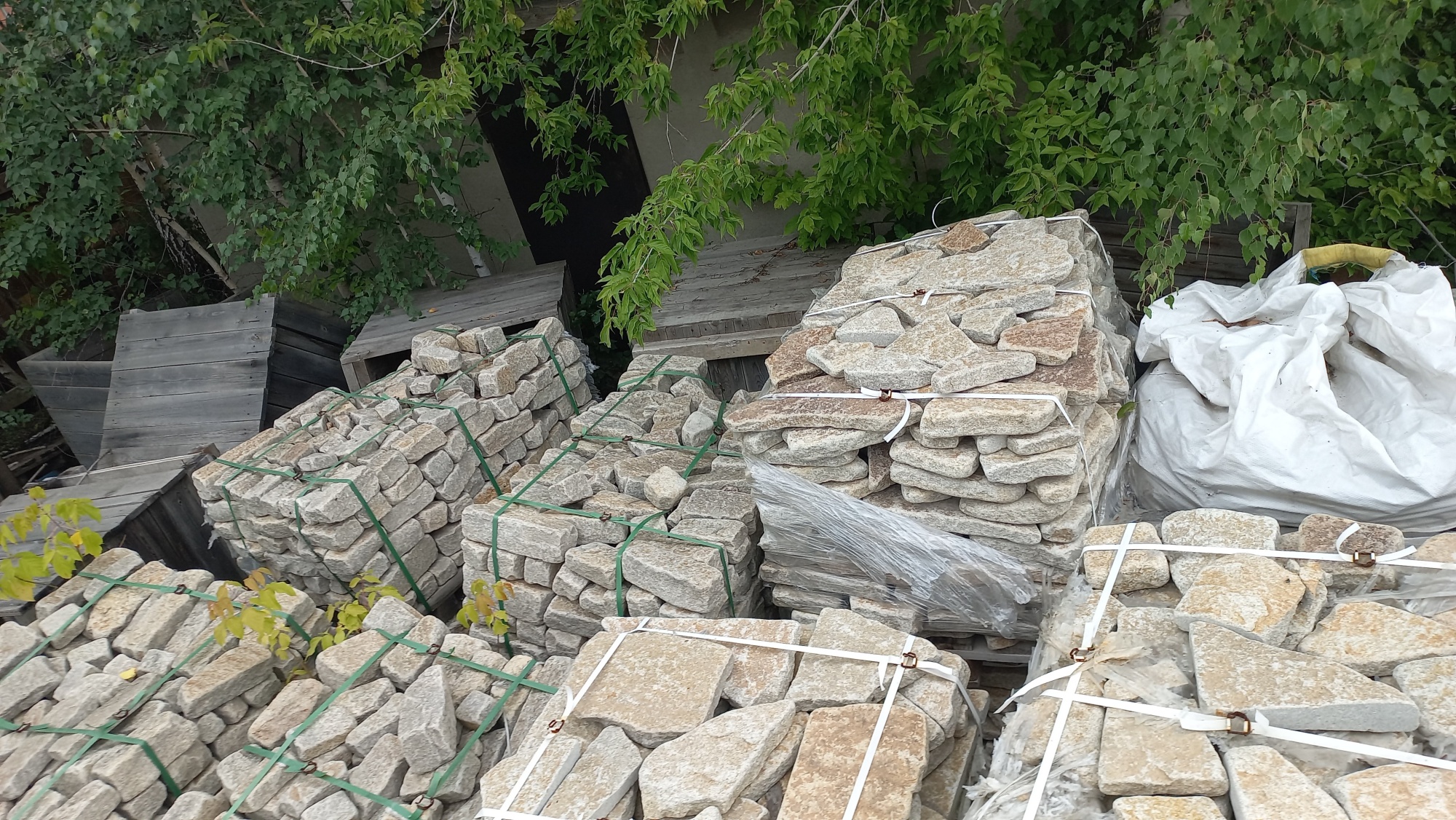 Плитняк гранитный галтованный купить в Одинцово