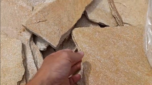 Плитняк златолит жёлтый золотистый для отмостки купить в Одинцово