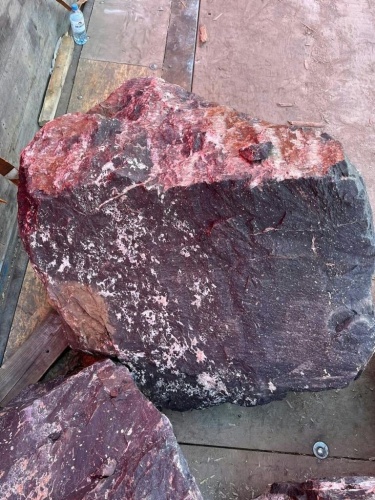 Камни для ландшафтного дизайна красно-фиолетовые 10-60 килограмм купить в Одинцово