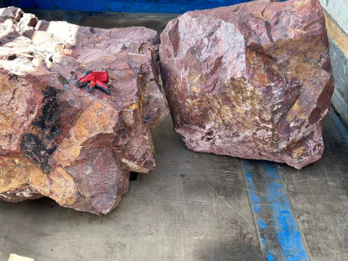 Ландшафтные глыбы красно-фиолетовые 200-1000 килограмм купить в Одинцово