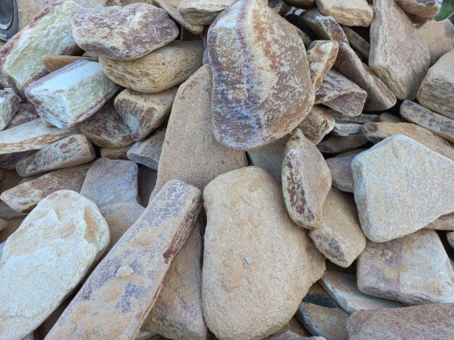 Златолит жёлтый, жёлто-зелёный глыбки и валуны для ланшафтного дизайна купить в Одинцово