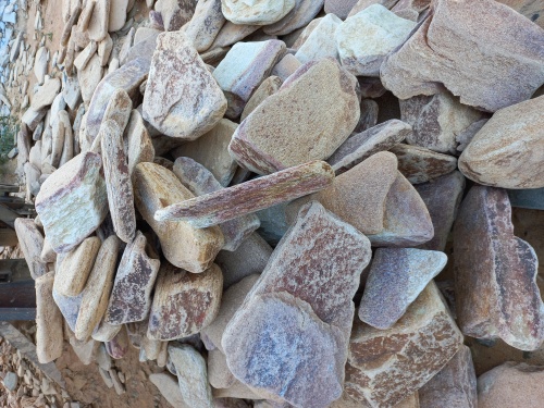 Златолит жёлтый, жёлто-зелёный глыбки и валуны для ланшафтного дизайна купить в Одинцово