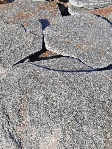 Златолит серебристый галтованный для цоколя купить в Одинцово