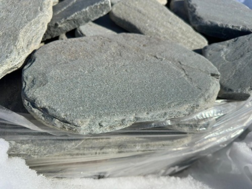 Плитняк златолит зелёный галтованный для мощения на бетон купить в Одинцово